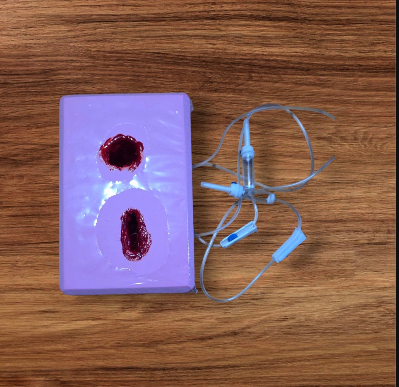 Simulador de Control Hemorragico doble, Herida de Proyectil y Herida Cortante